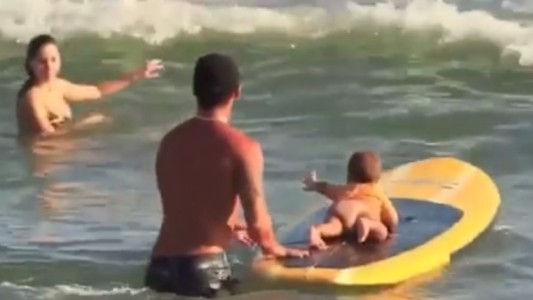 #EsViral "Esto pasa cuando mamá deja a su hijita sola con papá", el video del momento
