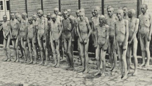 Facebook pide perdón por censurar una foto del Holocausto y la vuelve a publicar