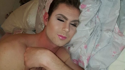 Así dejó a su novio por volver con resaca