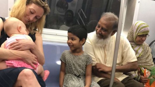 "Esto es lo que hace a América grande", la foto antirracista que se volvió viral y conmueve a Estados Unidos