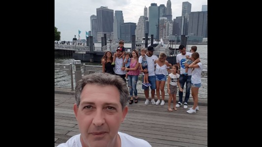 Se sacó una selfie, Messi "le arruinó la foto" y estallaron los memes