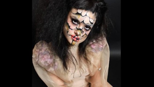 La historia de Mimi Choi: la mujer que dejó la docencia para hacer ilusiones ópticas aterradoras