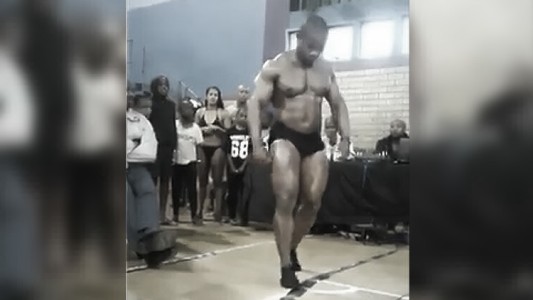 Video escalofriante: un fisicoculturista murió al intentar hacer una pirueta en una exhibición
