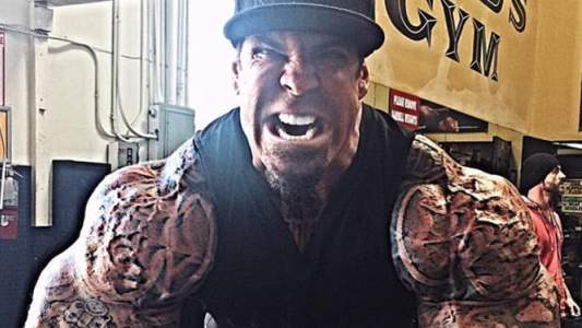 El fisicoculturista que es furor en Instagram fue internado por una sobredosis de anabólicos