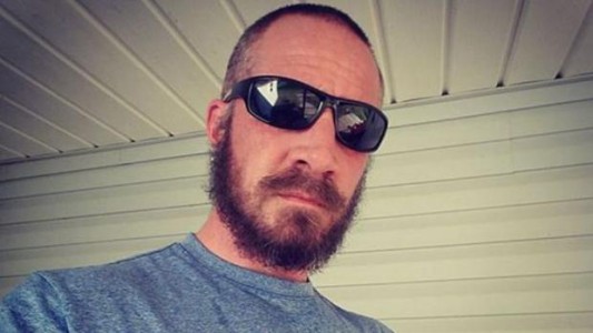 El padre que arrasa en Facebook con las "normas para salir con mis hijas"