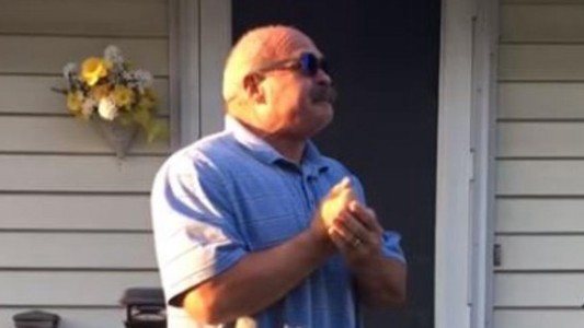 La emotiva reacción de un daltónico al ver colores por primera vez