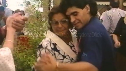 Día de la Madre: Diego Maradona recordó a "Doña Tota" con un emotivo video