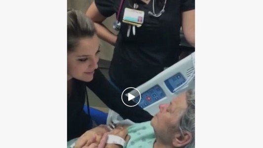 Video conmovedor: la enfermera que cumplió el último deseo de una paciente con cáncer terminal
