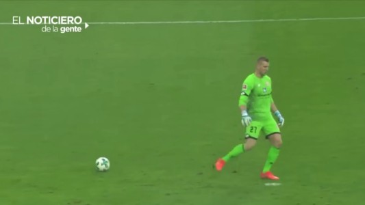 El arquero maravilla, la Ferrari de agua y un poste en la autopista