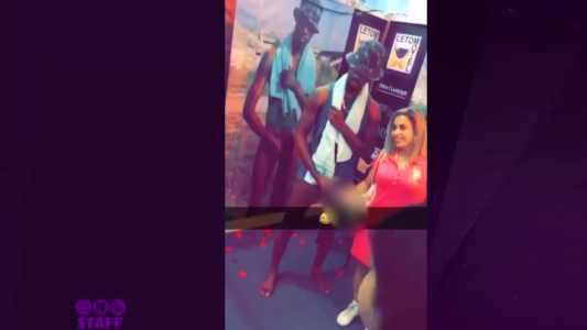 Apareció el negro de WhatsApp en una exposición erótica en Brasil