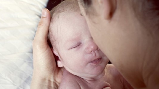 La conmovedora foto de un parto que Facebook censuró