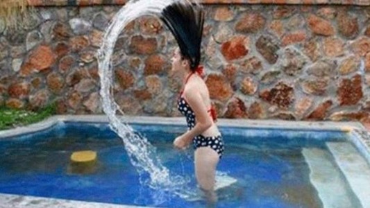 La chica buscaba la foto perfecta, pero su madre arruinó todo