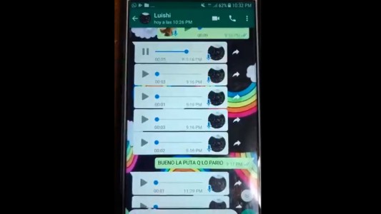 Una chica dejó la puerta abierta de su casa, el padre le mandó MIL mensajes por WhatsApp y ella los viralizó