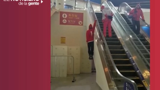 Una forma diferente de subir la escalera mecánica y más videos virales