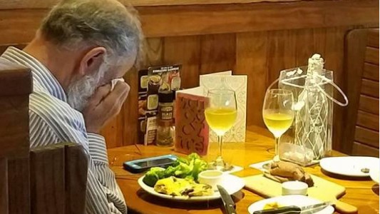 La desgarradora foto del Día de los Enamorados que conmueve a los Estados Unidos