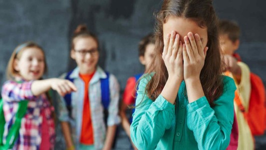 Una mujer relató en Twitter como descubrió que su hija hacía bullying