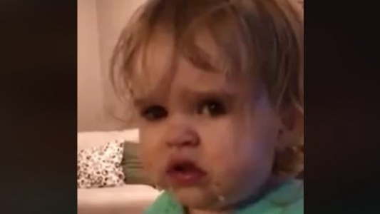 Video viral: la reacción de un bebé al que la madre le da de probar wasabi