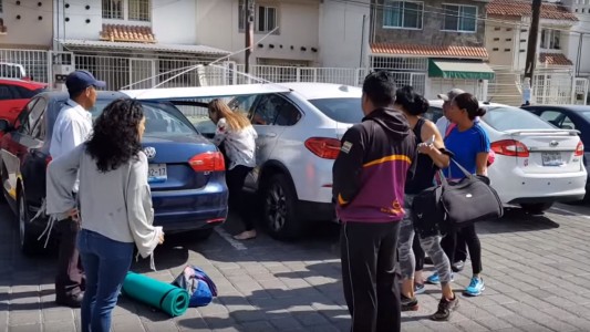 Indignante: el video de una madre que dejó encerrada a su beba en el auto y terminó insolada