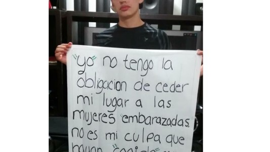 Respuesta viral al joven que no quiere ceder el asiento a las embarazadas