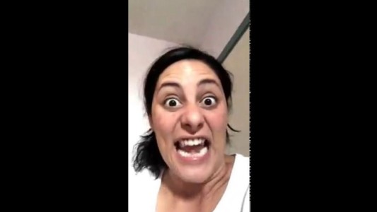 "No puedo ponerme tu pantalón porque tengo el culo gordo": el reclamo de una youtuber al dueño de Zara