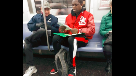 Viral tierno: un desconocido ayudó a un padre con la tarea de matemáticas de su hijo