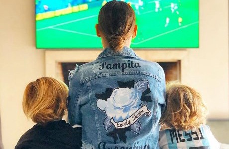 Asi vivió Pampita y su hijo el triunfo agónico de Argentina