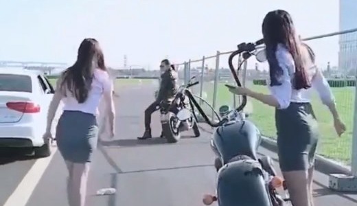 ¿Realidad o truco de video?: la increíble puntería de esta chica al patear una botella de plástico