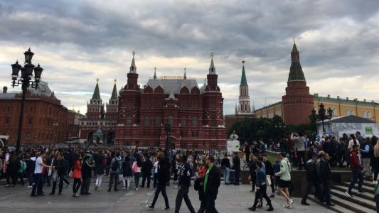 Videos: Las hinchadas latinas coparon la Plaza Roja