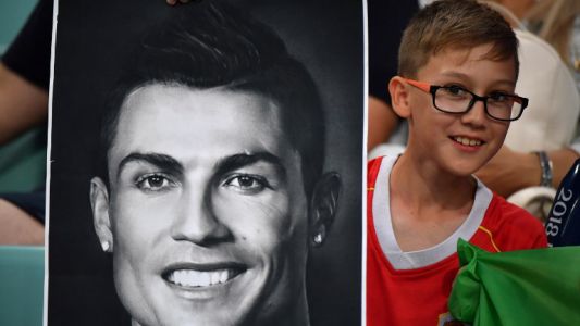 Todo el color de las hinchadas en un infartante Portugal-España