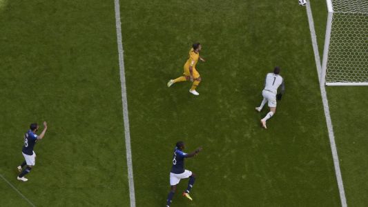 Con dos "goles tecnológicos", Francia derrotó a Australia