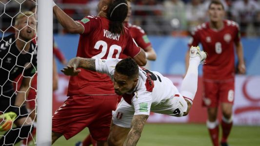 Perú perdió con Dinamarca en su regreso al Mundial