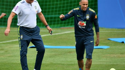 Alarma en Brasil: Neymar se retiró del entrenamiento con dolores en un tobillo