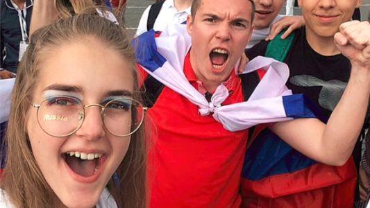 El mensaje de la joven rusa que fue humillada por un hincha argentino