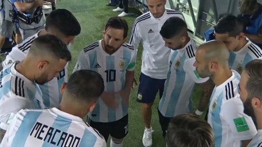 La arenga de Messi a sus compañeros antes del segundo tiempo