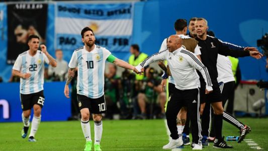 El loco y solitario festejo de Sampaoli del gol de Rojo