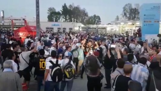 San Petersburgo: así es el pogo argentino a la salida del estadio