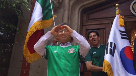 Los mexicanos le agradecieron a los coreanos por su clasificación a octavos de final