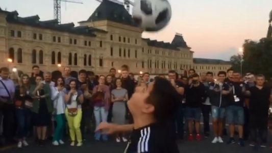 El Chapu Martínez se animó a hacer jueguitos... pero lo suyo son las redes sociales