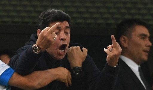 La FIFA pidió a Diego Maradona que sea respetuoso en los estadios