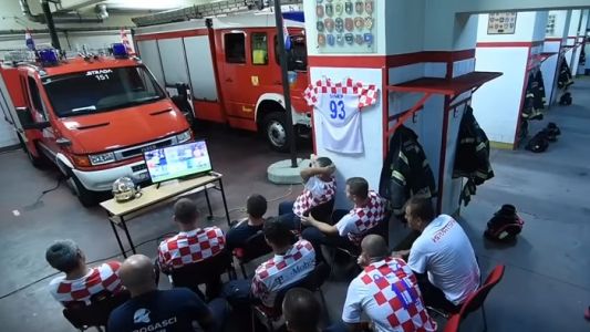Video viral: la reacción de los bomberos croatas cuando suena la alarma en la definición por penales contra Rusia