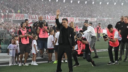 Ovación a Gallardo y silbidos al plantel: así fue la despedida en el Monumental