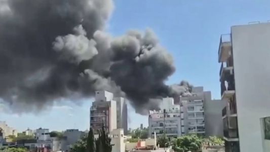 Incendio en un bazar de Villa Pueyrredón: diez asistidos y 120 evacuados