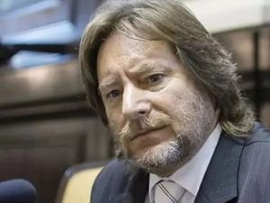 Denunciaron a un exjuez y a psicólogas por elaborar falsos informes de abuso para desvincular a padres de sus hijos