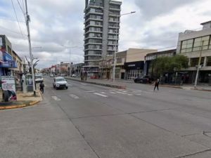 Motochorros balearon en Avellaneda a un policía de la Ciudad en un intento de robo