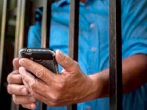 La Libertad Avanza propone prohibir celulares en cárceles para frenar delitos desde los penales