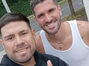 Selfie y propina generosa: así fue el encuentro de un repartidor con Rodrigo De Paul