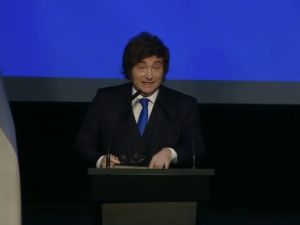 Javier Milei: "Tuvimos que venir a arreglar las cagadas del inútil e incompetente de Kicillof"