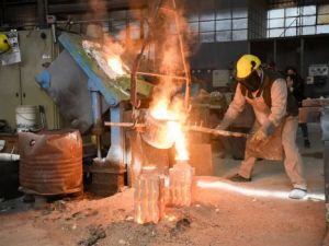Empresarios PyME convocan a un encuentro frente al Congreso para advertir sobre la situación industrial