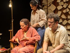 "La salud de los enfermos": ficción para poder sobrevivir a un contexto hostil