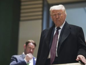 Trump dice que EEUU saldrá de Irán "muy pronto", en dos o tres semanas